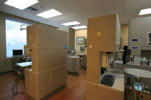 Operatory with cabinetry (low-resolution source photo)